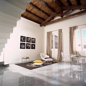 Right House - Characteristic Marina District , Cagliari Italien